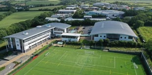 Further education establishment keeps diversity award 