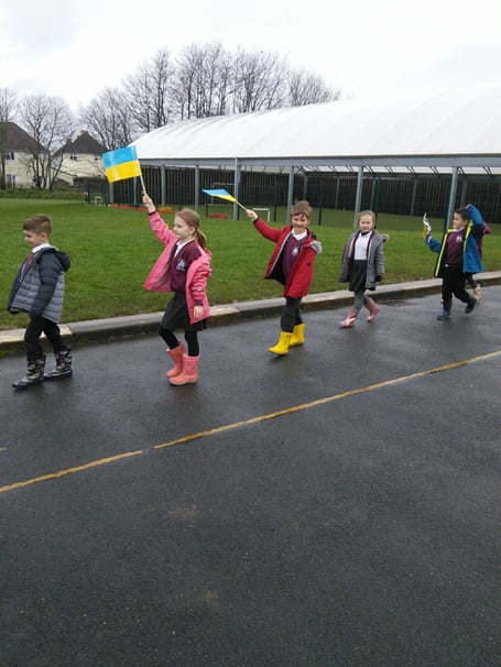 Saltash primary school take part in a sponsored walk for Ukraine 