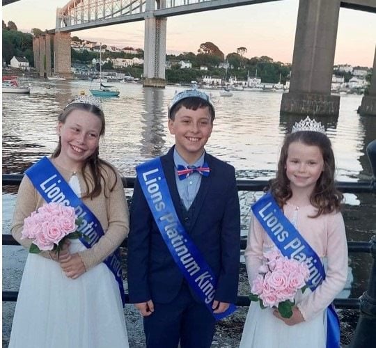 Saltash royalty with the Tamar bridge 