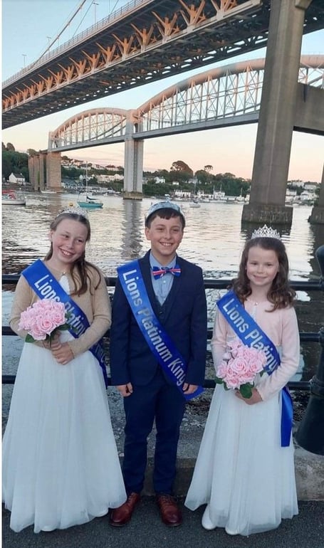 Saltash royalty with the Tamar bridge