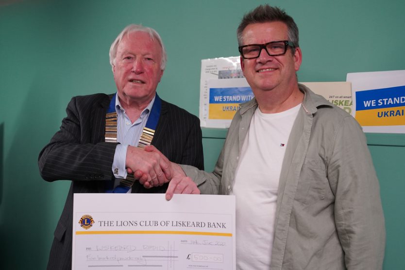 Liskeard radio receives donation from Liskeard Lions 