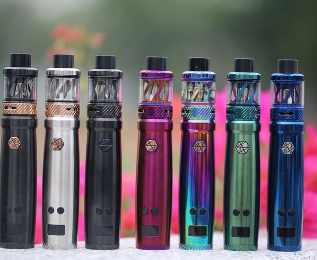 Police warn schoolchildren about dangers of vaping