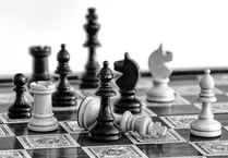 Over 65s’ World Chess champion visits Liskeard