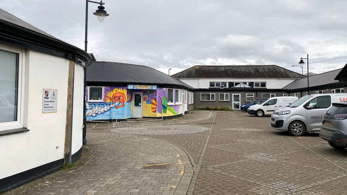 Support for canopy over local market