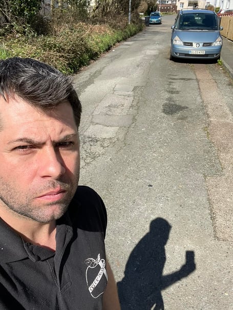 llr Leigh Frost, Cornwall Councillor for Bodmin St Petroc with the poor road surface on Green Lane.