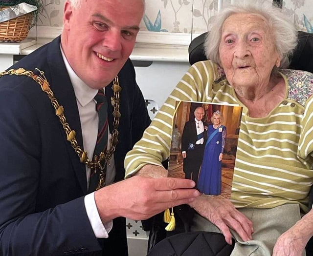 Tributes paid to Barbara Davis from Torpoint 