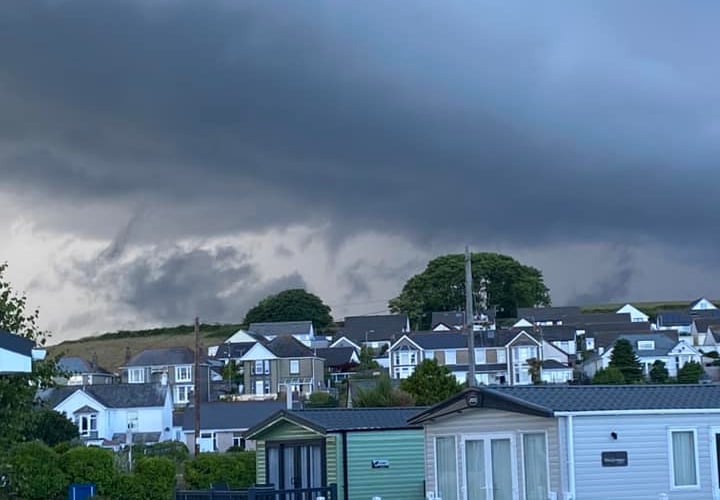 Funnel clouds over Par