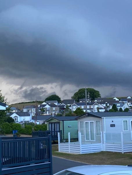 Funnel clouds over Par