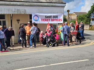 Mounting resistance to rail ticket office closure plans