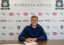 Argyle sign Everton midfielder on loan
