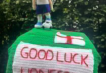 Anonymous knitter shows their support for England's Lionesses 