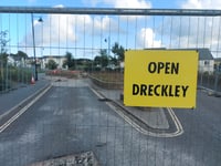 Fed up resident decorates Wainhomes closed road in Bodmin