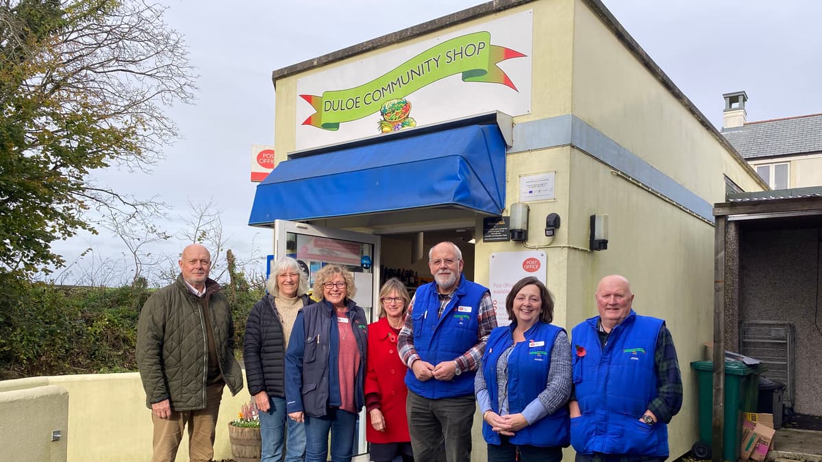 Duloe shop manager hands over the keys after 12 years of service