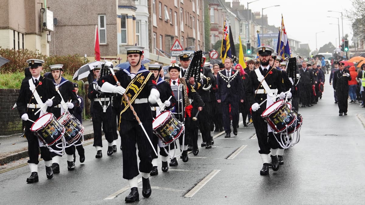 Torpoint Parade Torpoint turn out for Remembrance parade | cornish-times.co.uk