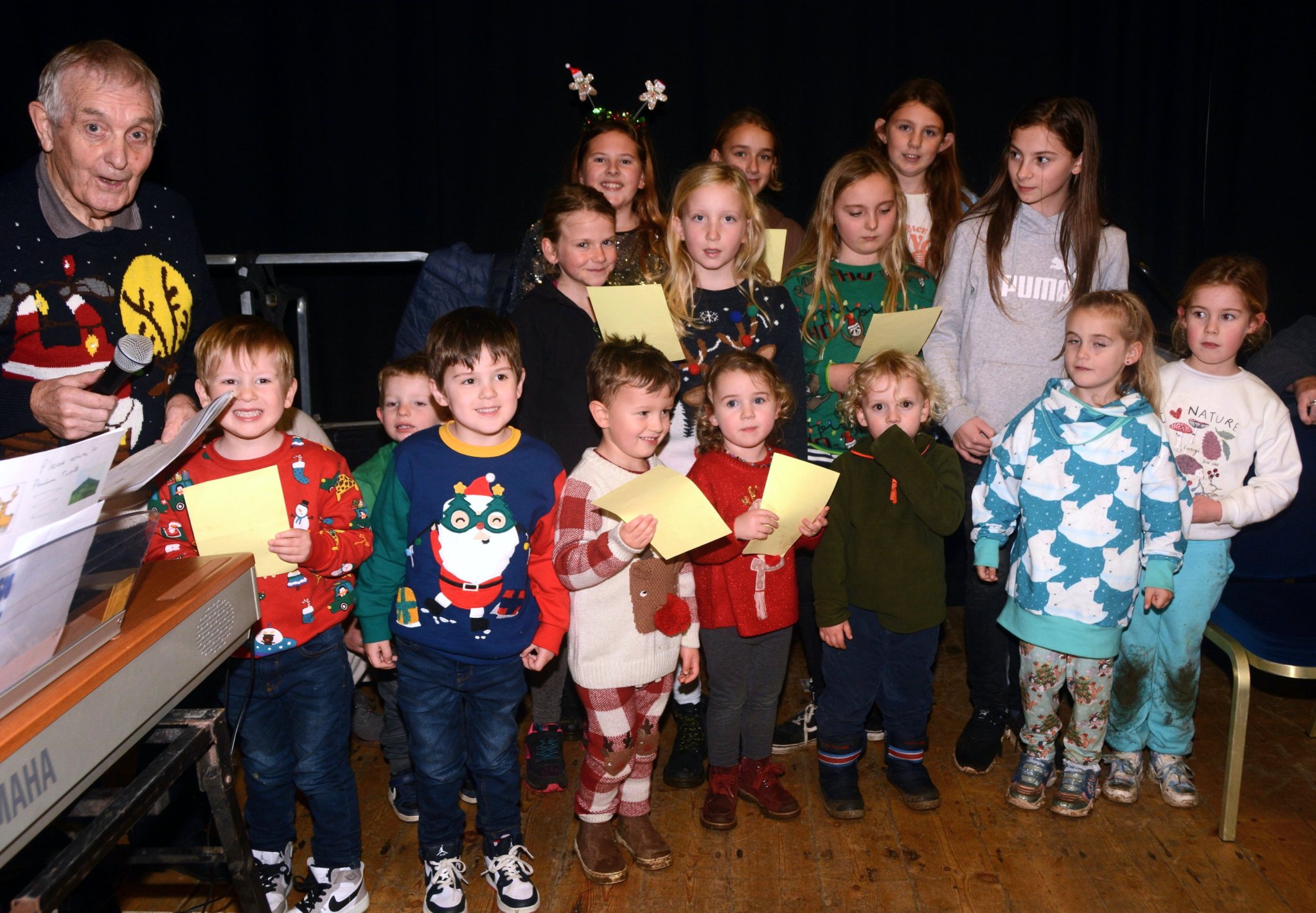 First Christmas lights go on in Kingsand and Cawsand 