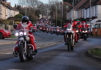 Watch as hundreds of Santas on motorbikes ride through Saltash 