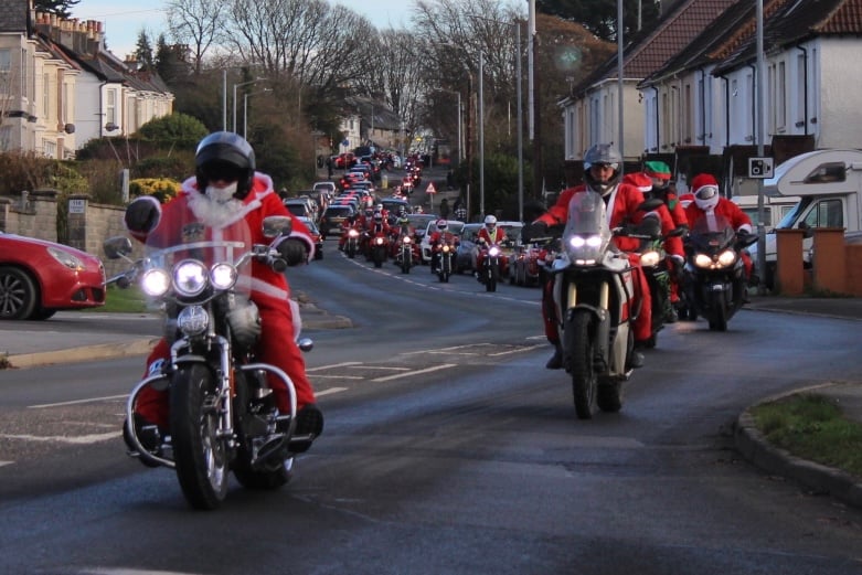 Watch as hundreds of Santas on motorbikes ride through Saltash 
