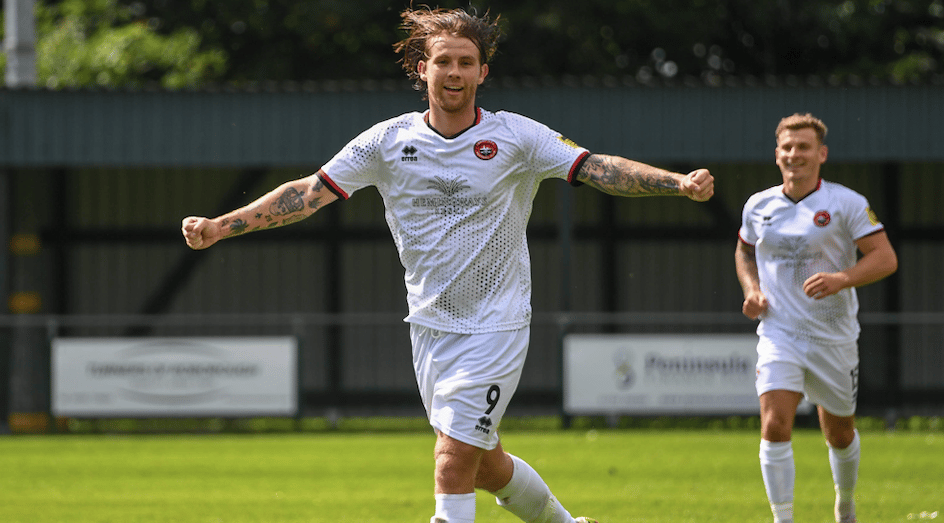 Striker Harvey signs new contract with White Tigers