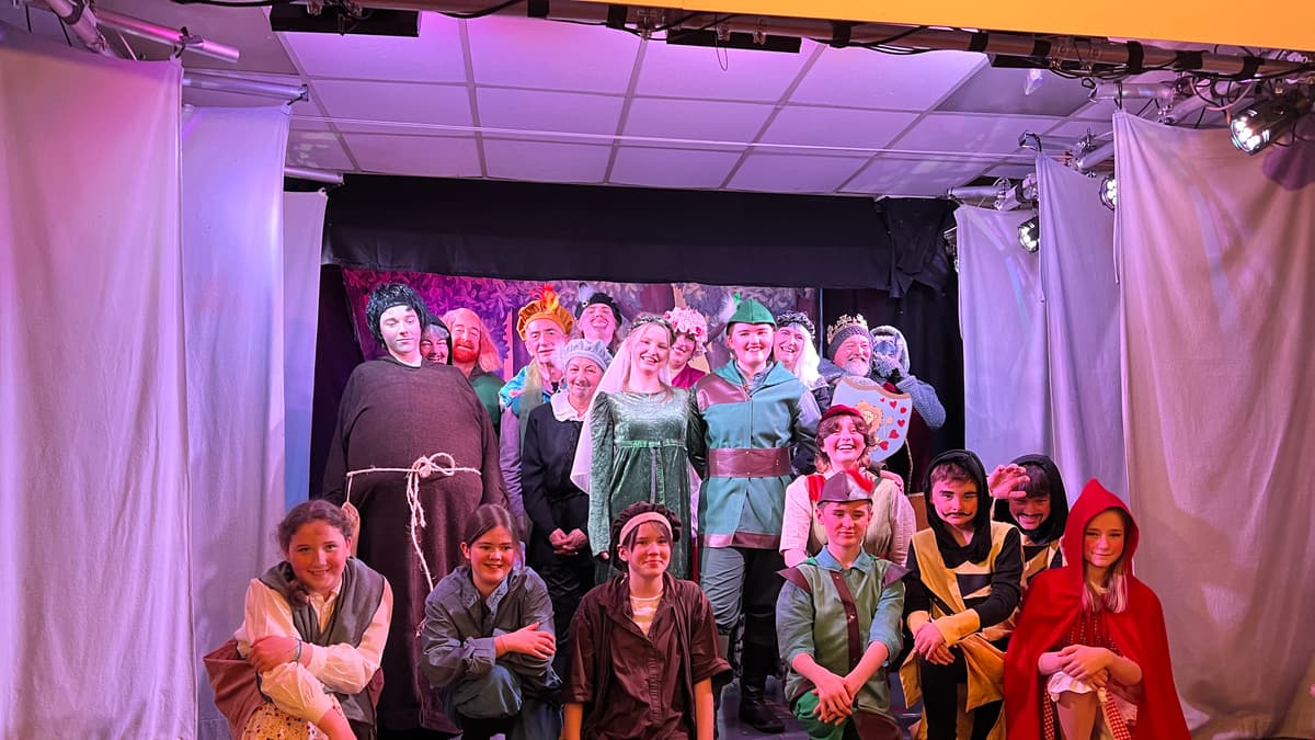 A review of Stoke Climsland Theatrical Society's latest performance 