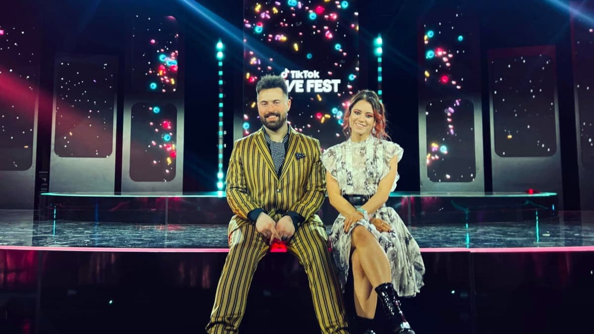 Pop rock duo jet off to Miami for TikTok Live Fest awards | cornish ...