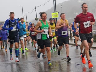 Watch brave runners battle heavy rain to take part in the Looe 10 
