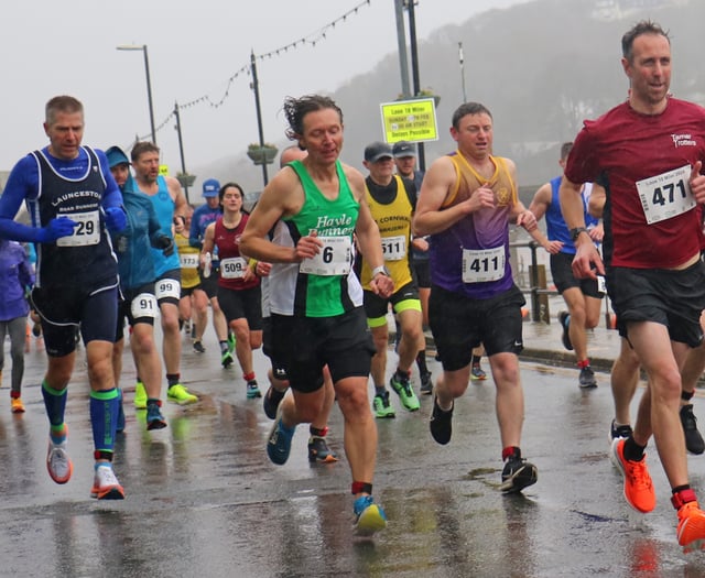 Watch brave runners battle heavy rain to take part in the Looe 10 