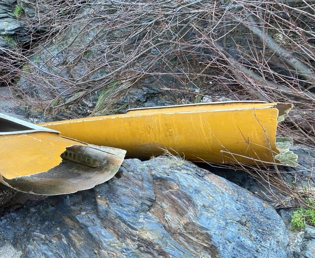 Coastguard investigates damaged kayak found on Par beach 