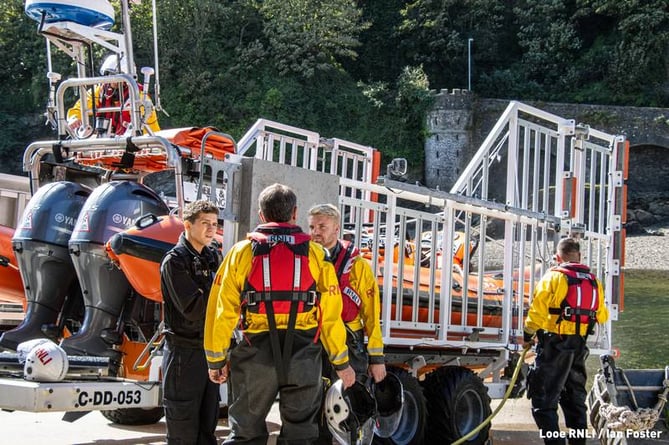 Crew briefing PC Hartford on the lifeboat slipway. (Picture: Looe RNLI/Ian Foster)