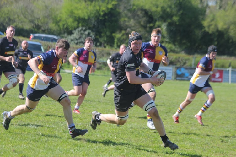 Launceston lock Albert Horne looks to break clear of the Oxford Harlequins defence at Polson Bridge on Saturday.