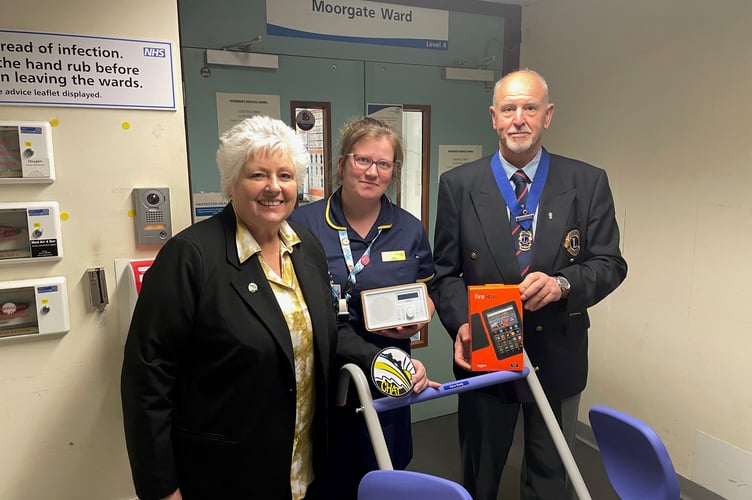 Lyn Murray, ward manager Kate Rayner and Stephen Murray