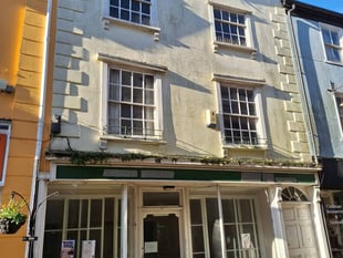 Property sold at auction attracts strong bids