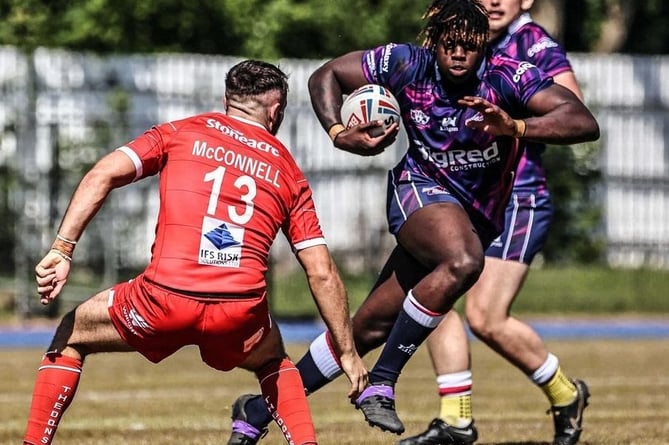 New Cornwall RLFC loan signing Courage Mkuhlani in action for his parent club.