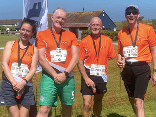 Looe runners tackle ten kilometre race in blazing sun 