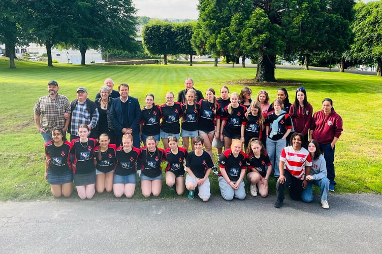 Liskeard-Looe girls rugby players with their new friends in Quimperle