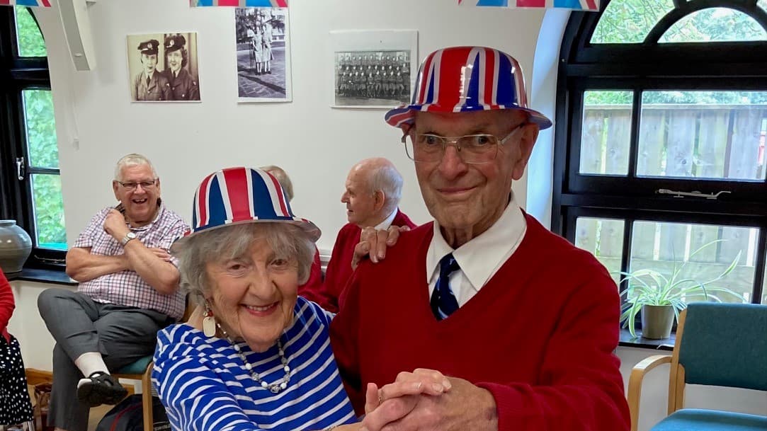 Couples dance away during DDay 80 celebrations cornishtimes.co.uk