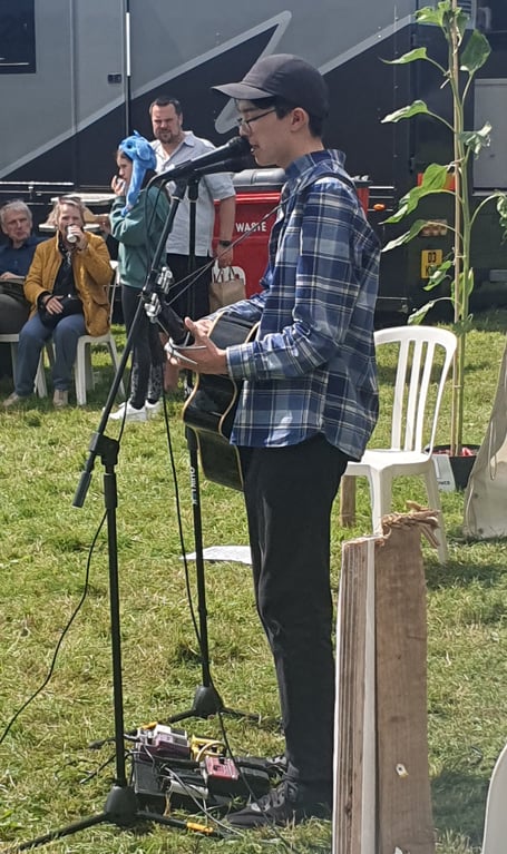 Liam Kinsey performing for the crowds