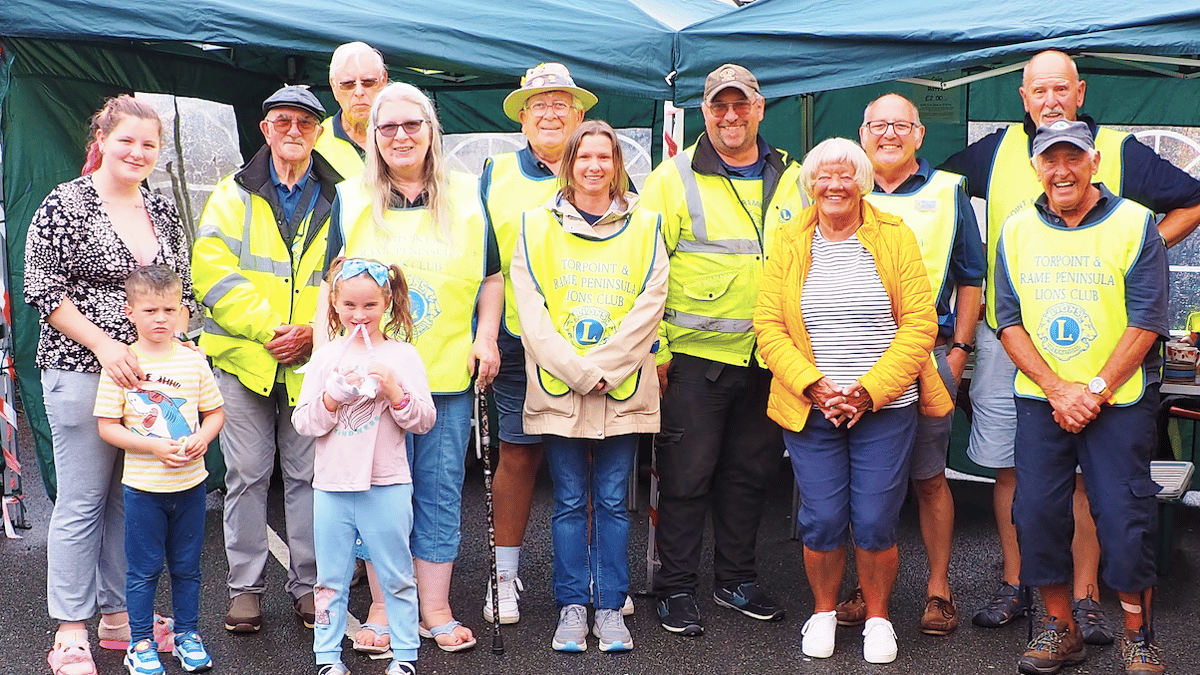 Torpoint Parade Community rally to Torpoint Lions Fair despite rain | cornish-times.co.uk