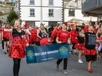 Sun shines for Looe carnival week