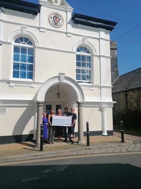 Cheque was presented to two youth work organisation from Saltash Town Council. 