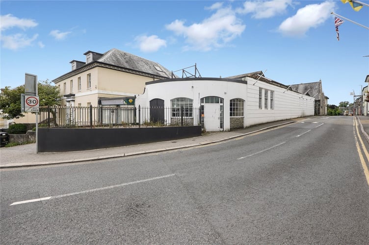THE former Carlton Suite building in Liskeard is up for auction