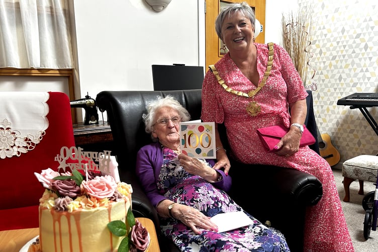 Cute Gran Mary Barnes receives 100th Birthday visit from Saltash mayor Cllr Julia Peggs.