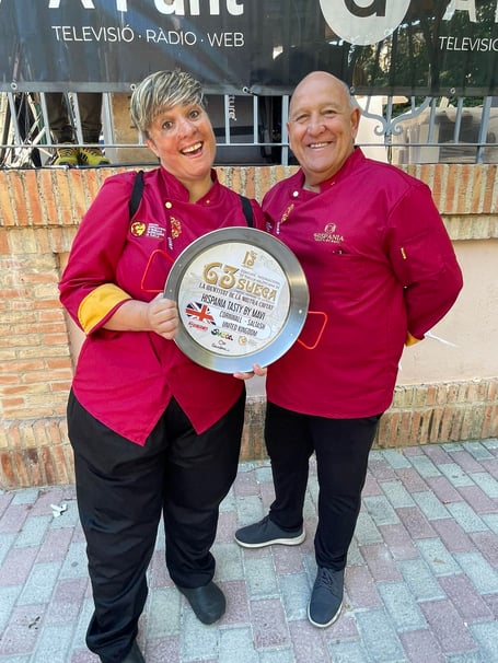 Mavi Vincente and Ricahard Boroczky at the world-famous Valencian paella competition representing Saltash.