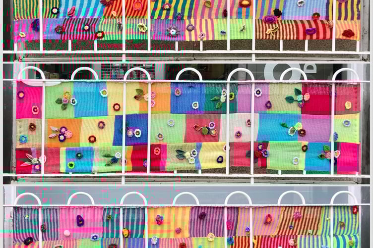 YARNBOMBING in Liskeard tells the town that the wool market is nearly here