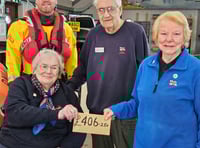 Volunteers request donations to lifeboat on 60th wedding anniversary