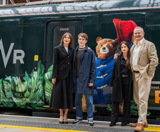 Stars of new Paddington film help unveil special livery on GWR train