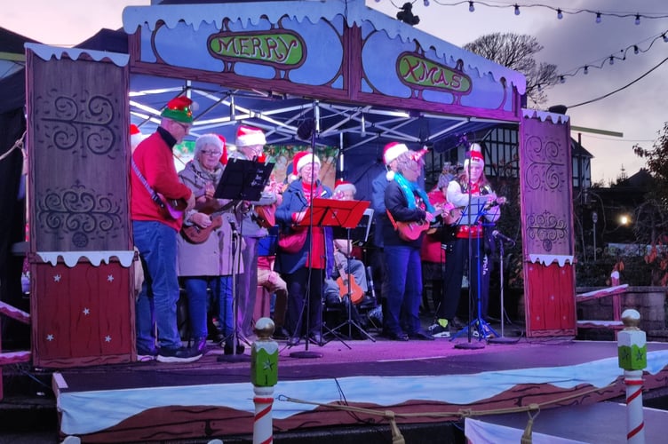 Music and merrymaking was enjoyed by over 2000 people at the Torpoint light switch on organised by the Torpoint Town Partnership. (Picture: Torpoint Town Partnership)