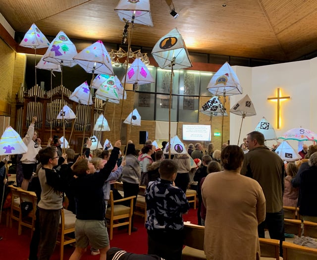 Carol service by lantern light brings festive feel to Saltash 