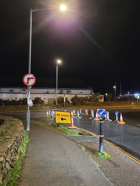 No right turn signage has now been installed on the junction of Gilston Road in Saltash