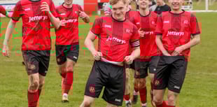 Dingos remain on top two's heels after seeing off St Day
