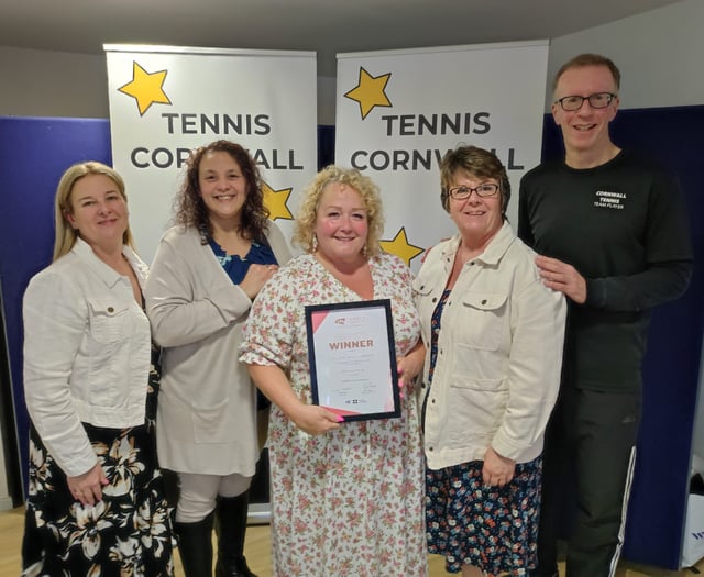 Torpoint town council pick up award for refurbishment of tennis courts